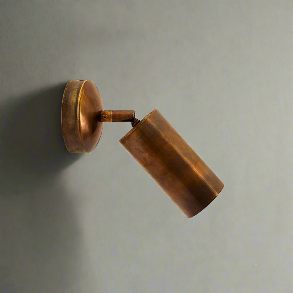 ספוט קיר פליז